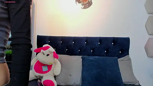 yulianademond66 online show from 5, 8, 2026