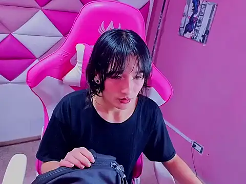 Snapshot of Danny_Face chatting on 10, 9, 2025 Danny Face online show from 10, 9, 2025