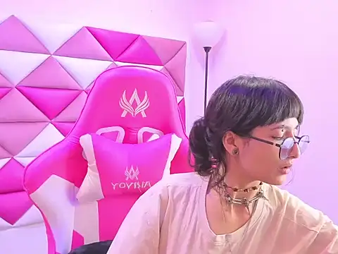 Snapshot of Danny_Face chatting on 10, 11, 2025 Danny Face online show from 10, 11, 2025