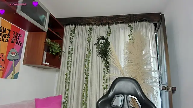 HannaRhodes online show from 23, 4, 2026