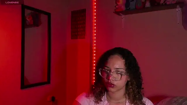 Snapshot of MadelineBenet chatting on 11, 1, 2025 MadelineBenet online show from 11, 1, 2025