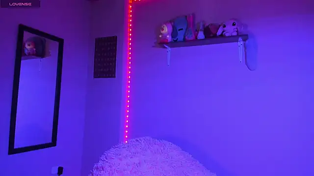 Snapshot of MadelineBenet chatting on 12, 1, 2025 MadelineBenet online show from 12, 1, 2025