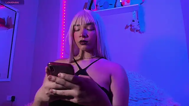 Snapshot of MadelineBenet chatting on 6, 2, 2025 MadelineBenet online show from 6, 2, 2025