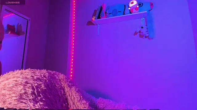 Snapshot of MadelineBenet chatting on 6, 2, 2025 MadelineBenet online show from 6, 2, 2025