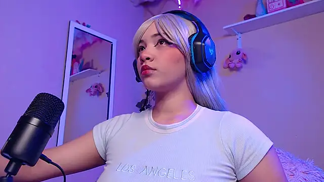 Snapshot of MadelineBenet chatting on 6, 10, 2025 MadelineBenet online show from 6, 10, 2025