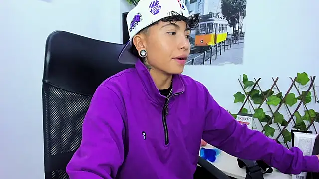 Snapshot of Im_Mathias chatting on 6, 11, 2025 Im Mathias online show from 6, 11, 2025