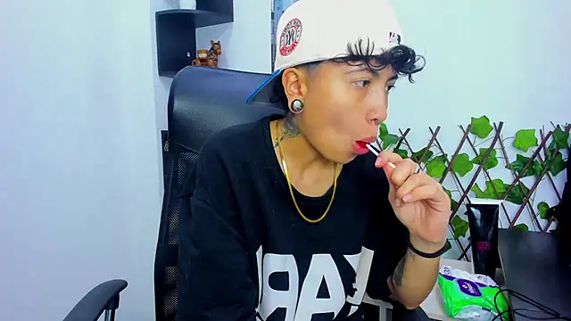 Snapshot of Im_Mathias chatting on 8, 11, 2025 Im Mathias online show from 8, 11, 2025