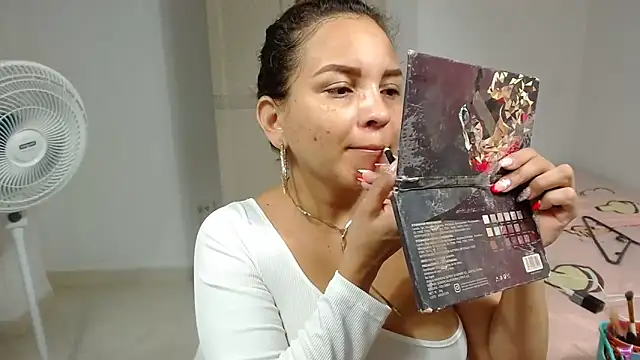 Agatha browser online show from 14, 4, 2026