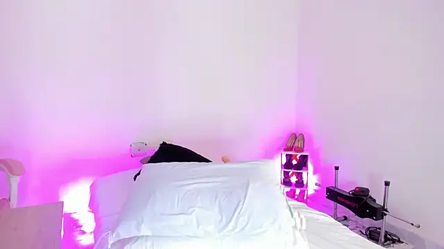 Pammela Smith online show from 21, 2, 2025