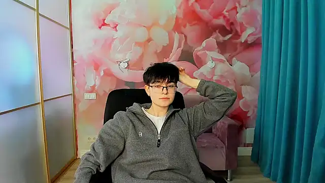 EmiliaYours online show from 2, 12, 2024