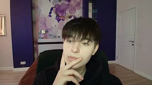 EmiliaYours online show from 13, 12, 2024