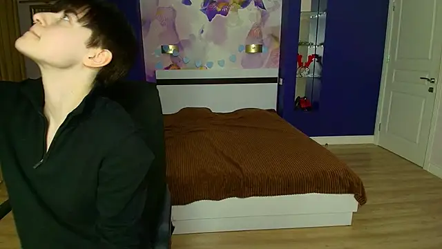 EmiliaYours online show from 28, 1, 2025