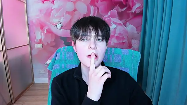 EmiliaYours online show from 2, 2, 2025