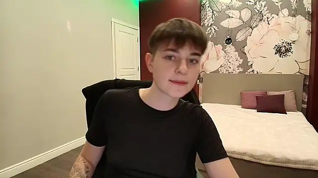 EmiliaYours online show from 29, 9, 2025