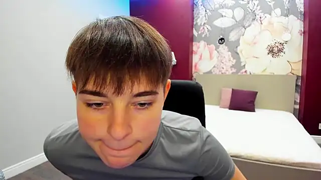 EmiliaYours online show from 7, 10, 2025