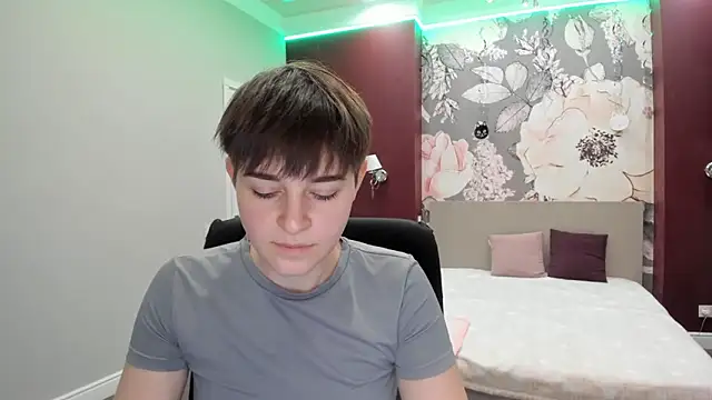 EmiliaYours online show from 16, 11, 2025