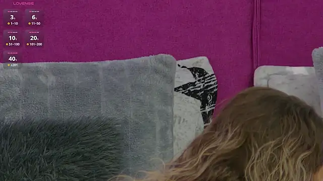 Snapshot of CelineHuddson chatting on 9, 10, 2025 CelineHuddson online show from 9, 10, 2025