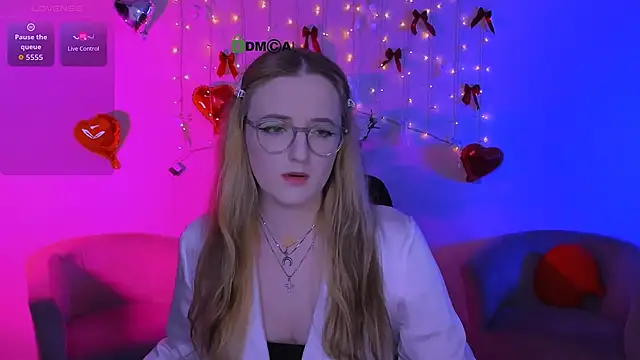 luna berryy online show from 24, 4, 2026