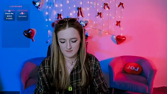 luna berryy online show from 28, 4, 2026