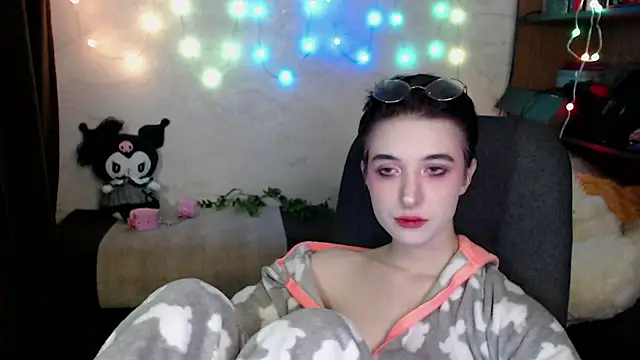 Snapshot of MilanaThorn chatting on 19, 2, 2025 MilanaThorn online show from 19, 2, 2025