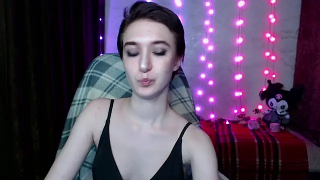 Snapshot of MilanaThorn chatting on 2, 3, 2025 MilanaThorn online show from 2, 3, 2025