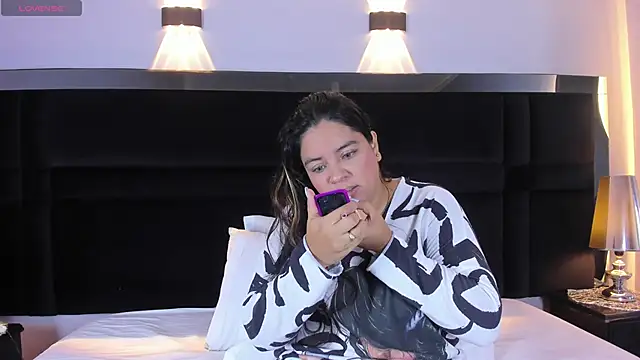 KendralHolson online show from 18, 4, 2026