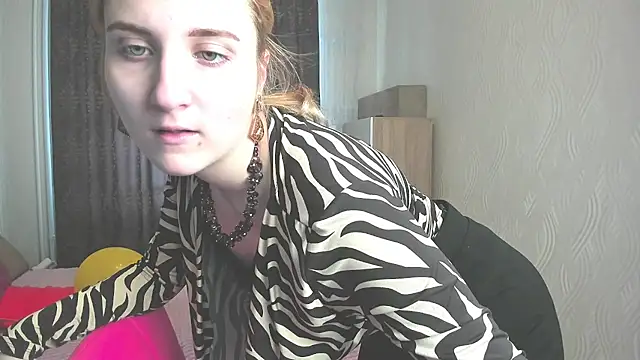 Miss Elsa  online show from 14, 2, 2025