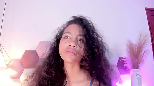 Snapshot of AntonellaHall_ chatting on 9, 1, 2025 AntonellaHall online show from 9, 1, 2025