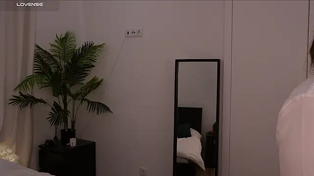 Snapshot of Lilly_Colins chatting on 16, 1, 2025 Lilly Colins online show from 16, 1, 2025