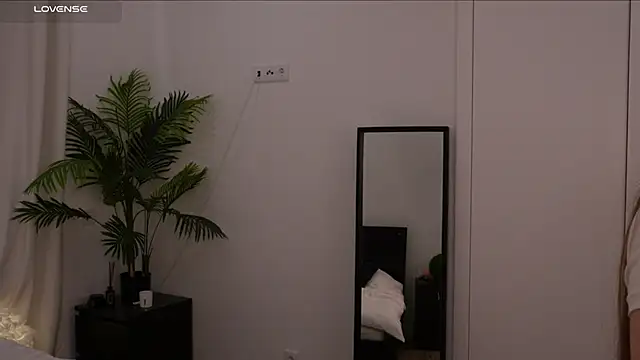 Snapshot of Lilly_Colins chatting on 17, 1, 2025 Lilly Colins online show from 17, 1, 2025