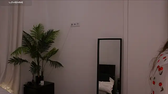 Snapshot of Lilly_Colins chatting on 18, 1, 2025 Lilly Colins online show from 18, 1, 2025