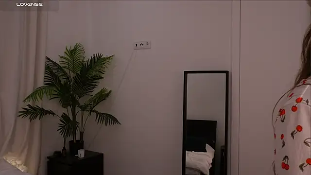 Snapshot of Lilly_Colins chatting on 18, 1, 2025 Lilly Colins online show from 18, 1, 2025