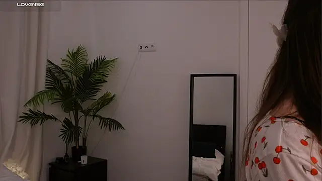 Snapshot of Lilly_Colins chatting on 18, 1, 2025 Lilly Colins online show from 18, 1, 2025