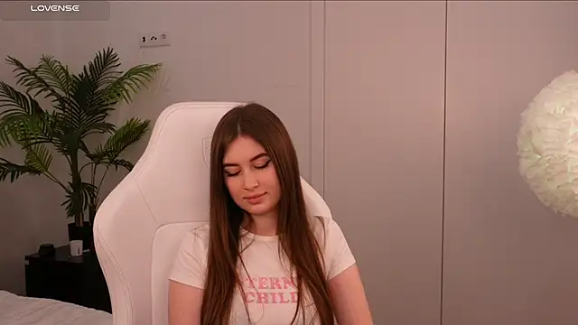 Snapshot of Lilly_Colins chatting on 29, 1, 2025 Lilly Colins online show from 29, 1, 2025