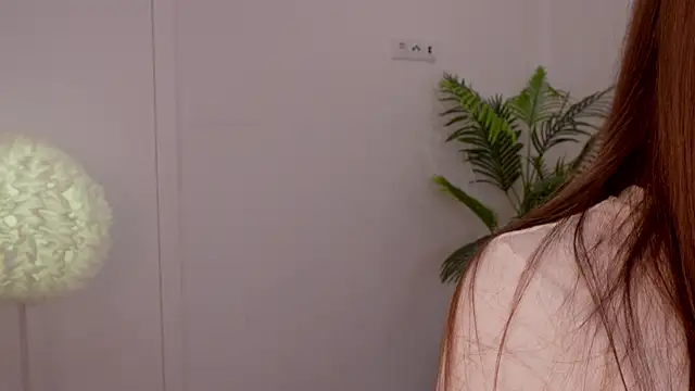 Snapshot of Lilly_Colins chatting on 1, 2, 2025 Lilly Colins online show from 1, 2, 2025