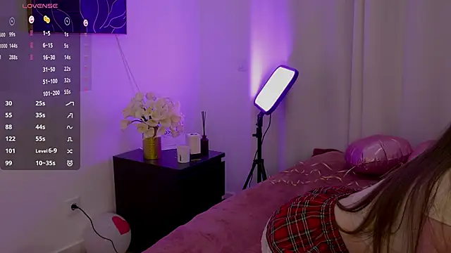 Snapshot of Lilly_Colins chatting on 24, 2, 2025 Lilly Colins online show from 24, 2, 2025