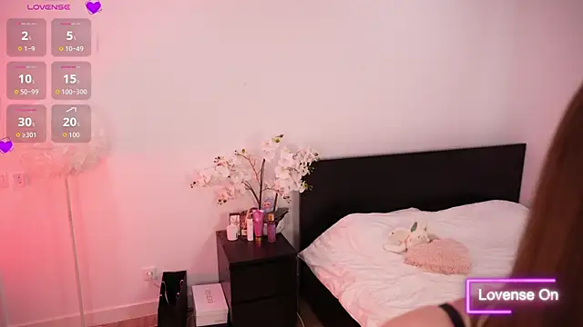 Snapshot of Lilly_Colins chatting on 24, 9, 2025 Lilly Colins online show from 24, 9, 2025