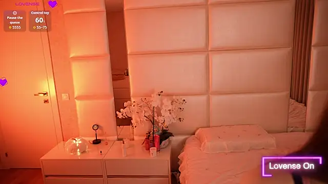 Snapshot of Lilly_Colins chatting on 23, 10, 2025 Lilly Colins online show from 23, 10, 2025