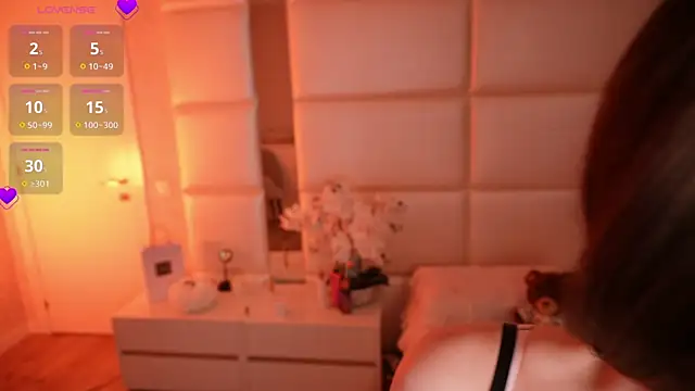 Snapshot of Lilly_Colins chatting on 13, 11, 2025 Lilly Colins online show from 13, 11, 2025