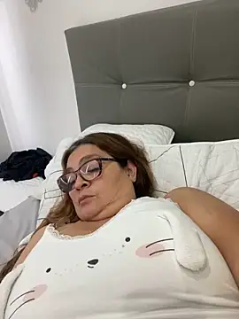 AntonellaAlondra4 online show from 3, 3, 2025