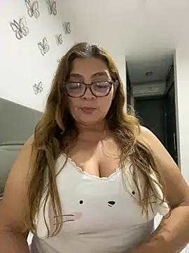 AntonellaAlondra4 online show from 6, 3, 2025