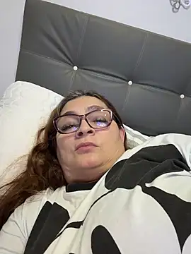 AntonellaAlondra4 online show from 17, 4, 2026