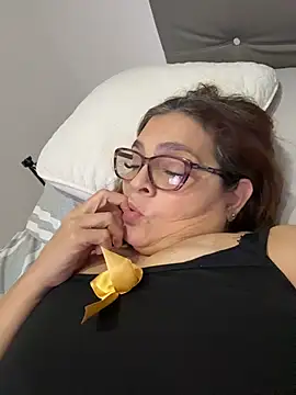 AntonellaAlondra4 online show from 18, 4, 2026