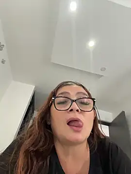 Snapshot of AntonellaAlondra4 chatting on 7, 5, 2026 AntonellaAlondra4 online show from 7, 5, 2026