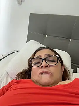 Snapshot of AntonellaAlondra4 chatting on 13, 5, 2026 AntonellaAlondra4 online show from 13, 5, 2026