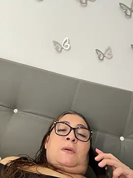 Snapshot of AntonellaAlondra4 chatting on 19, 5, 2026 AntonellaAlondra4 online show from 19, 5, 2026