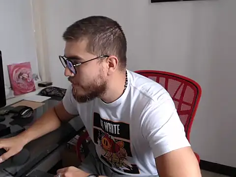 Snapshot of Dylanwish chatting on 4, 10, 2025 Dylanwish online show from 4, 10, 2025