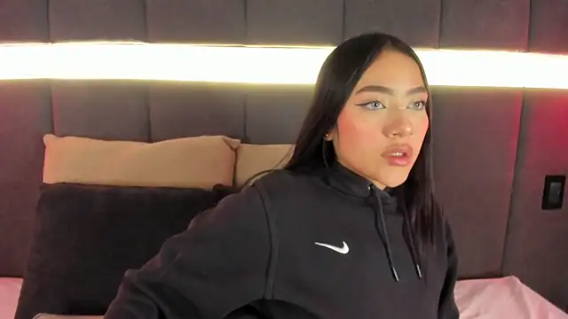 nicolle pierce online show from 24, 9, 2025