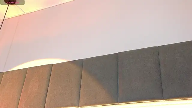 nicolle pierce online show from 26, 4, 2026