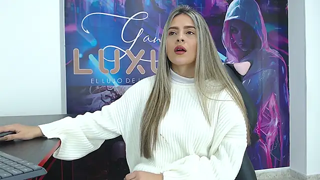 Snapshot of miacarperr1 chatting on 10, 2, 2025 miacarperr1 online show from 10, 2, 2025